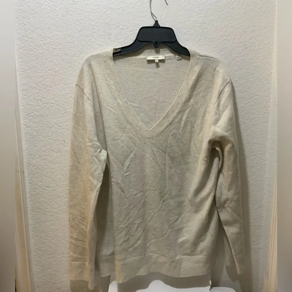 Vince Cashmere Weekend V-Neck Sweater in cream , Size L - Picture 4 of 8